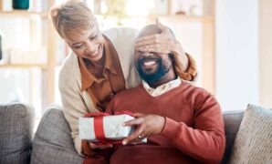 Best Anniversary Gifts for Couples in 2025